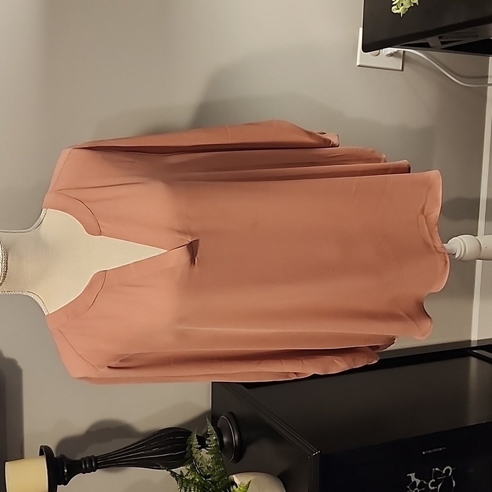 Chaus new york blush colored v-neck 3/4 sleeve. Size XL PTP 25 inches